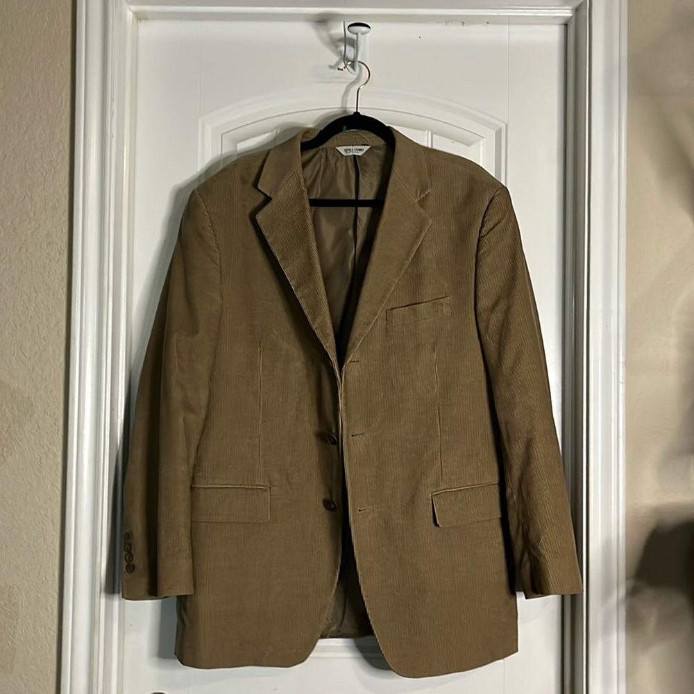 Men’s corduroy ribbed suite jacket.